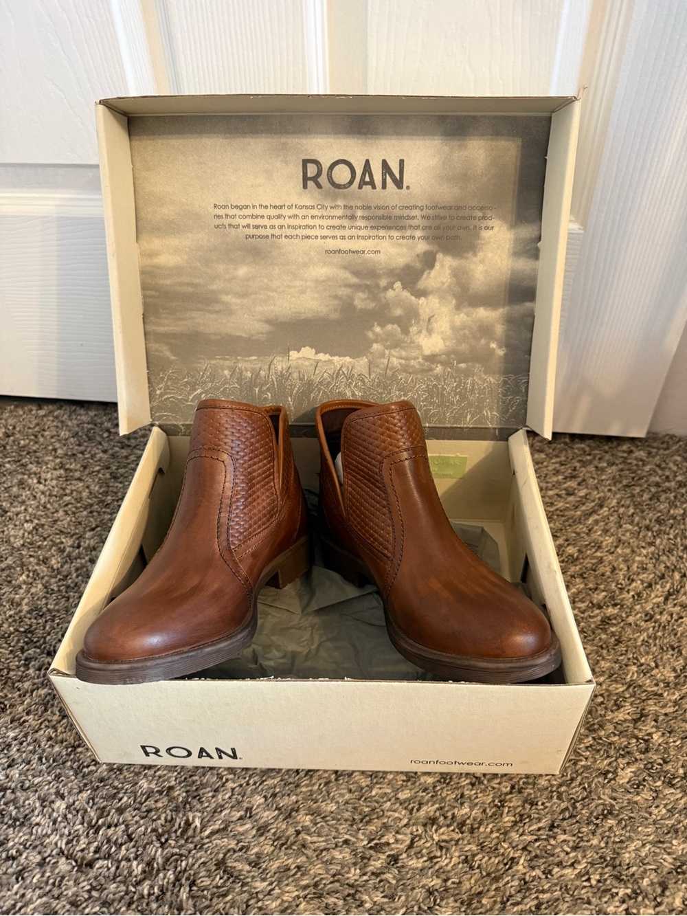 ROAN Gossip Women’s Tan Brown Leather Ankle Booties - size 7